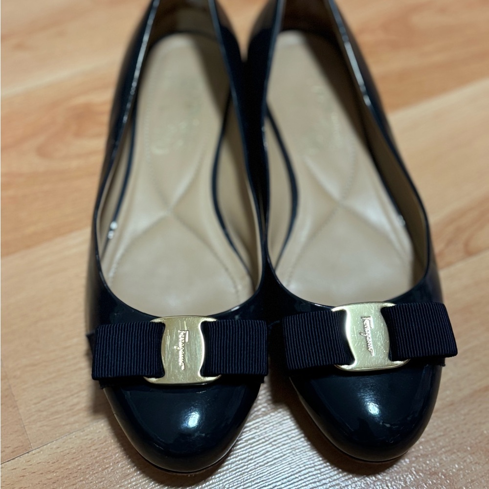 Salvatore Ferragamo navy Patent Ballet Flats - Picture 2 of 10